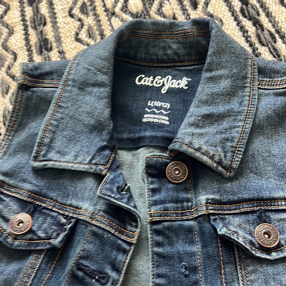 Vest - Picture 2 of 3